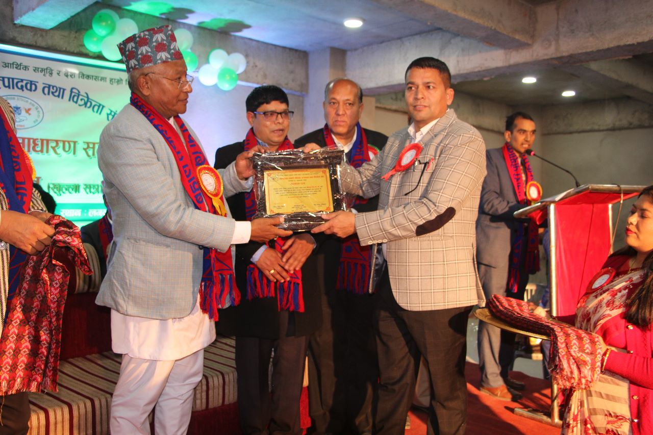 नेपाल व्यापार संघका सह सचिव शिव केसी सम्मानित