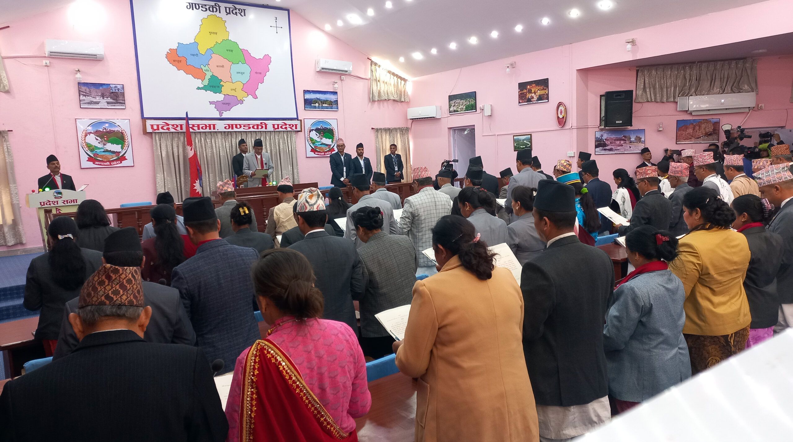 गण्डकीका प्रदेशसभा सदस्यको शपथ